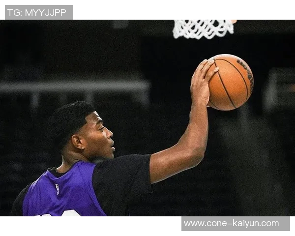 南湾湖人战胜圣克鲁兹勇士布朗尼贡献全能表现阿杜稳定发挥助队取胜