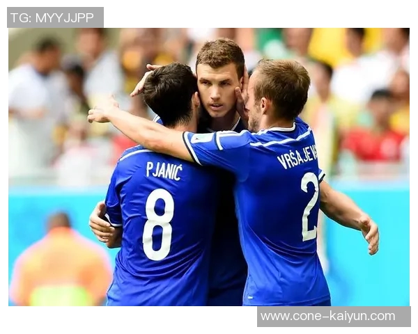 罗马昔日英雄重聚哲科赛后亲吻德罗西感动全场