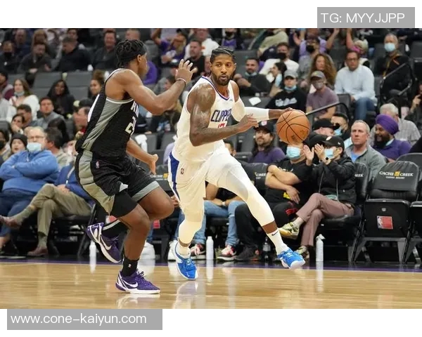 乔治恩比德参与3对3训练展现流畅移动与顶级投篮技巧