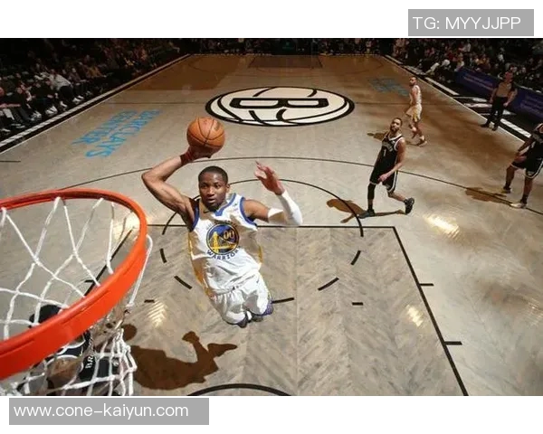 桑托斯精彩表现一人挡三敌反向库明加助攻防守与进攻双丰收