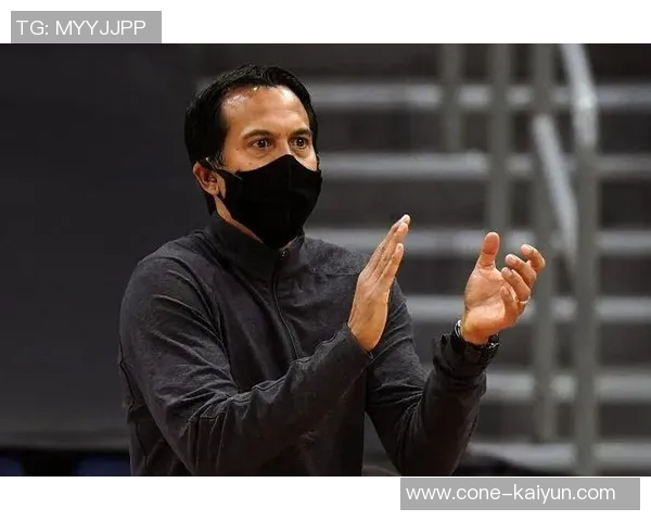 斯波分析最后一攻失误原因鲍威尔与阿德巴约的配合出现偏差