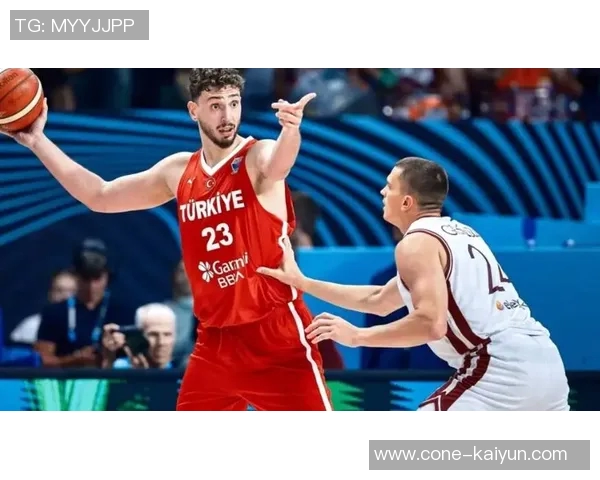 申京盛赞亚当斯展现韧性队友努力拼搏如今状态最佳